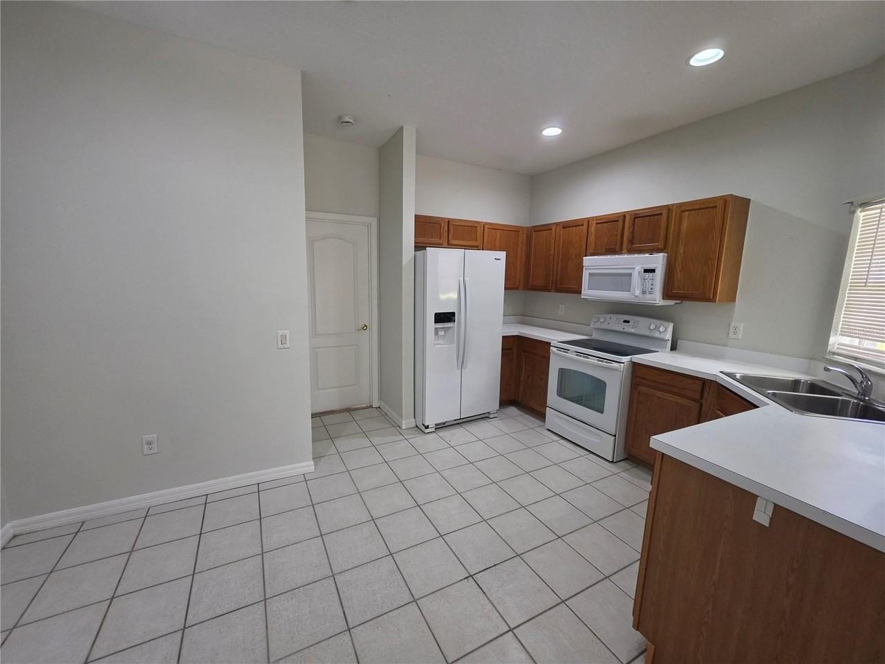 6731 Lake Rochester Ln - Photo 5 of 20