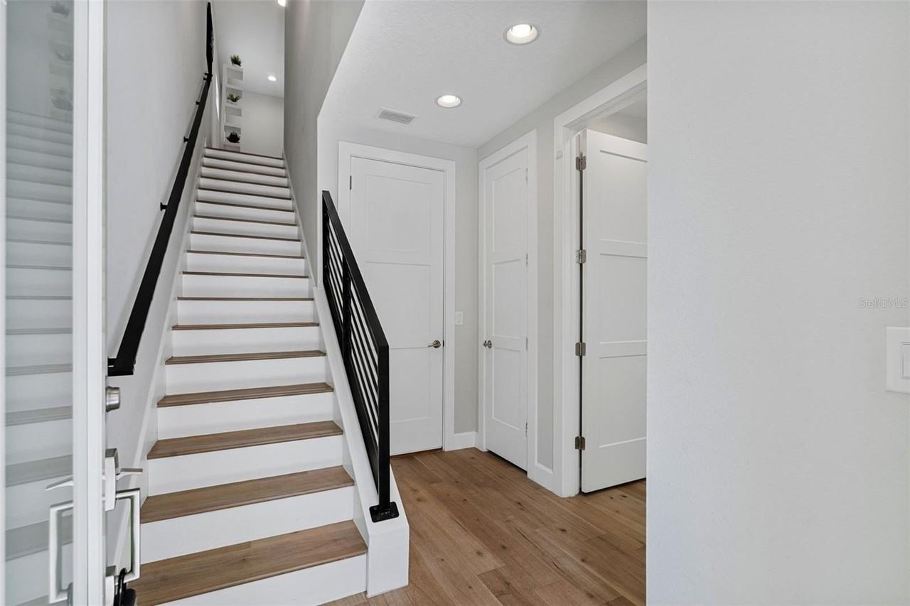 1332 W Gray St #9 - Photo 5 of 37