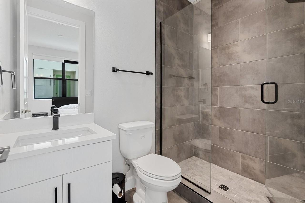 1332 W Gray St #9 - Photo 7 of 37
