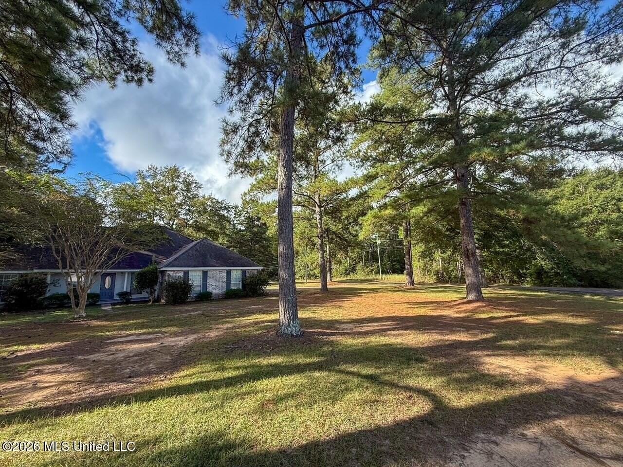 1061 Hutson Cir - Photo 4 of 22