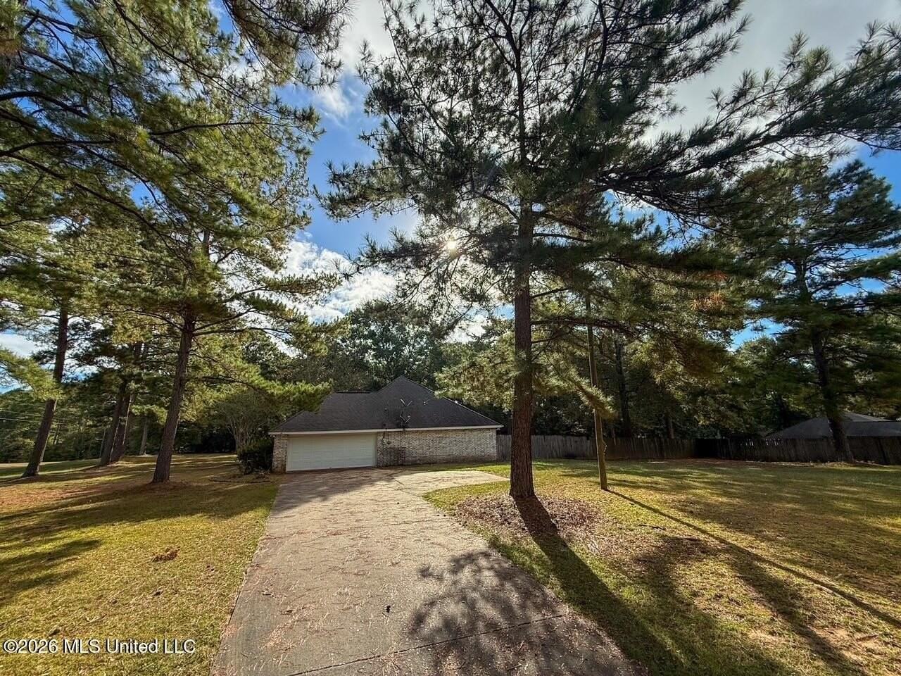 1061 Hutson Cir - Photo 5 of 22