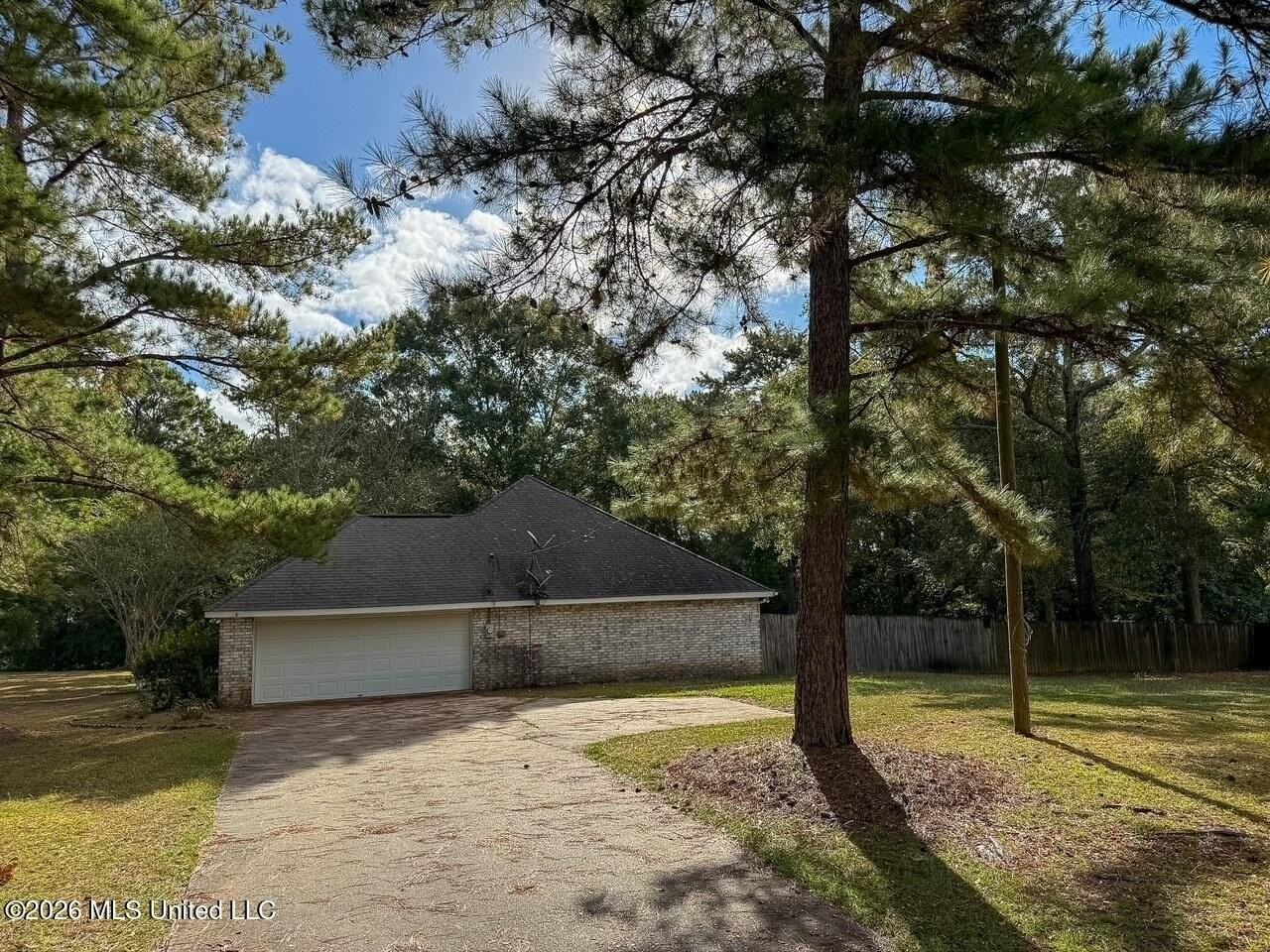 1061 Hutson Cir - Photo 6 of 22