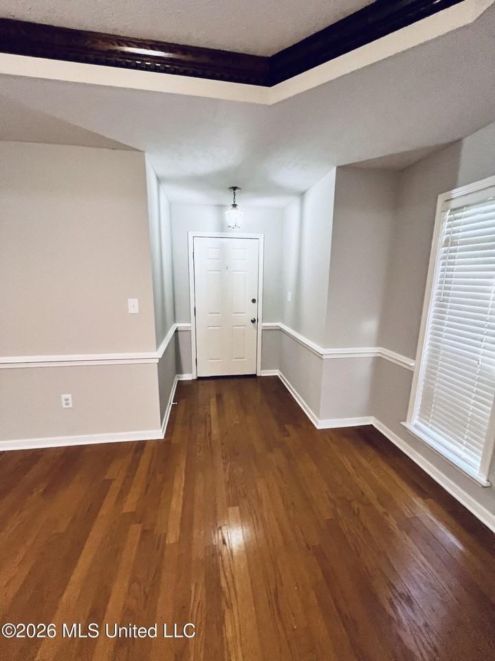 120 Cypress Dr - Photo 4 of 19