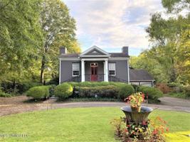 featured image of 275 W Chulahoma Ave