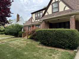 featured image of 1622 Crooks Rd #1622