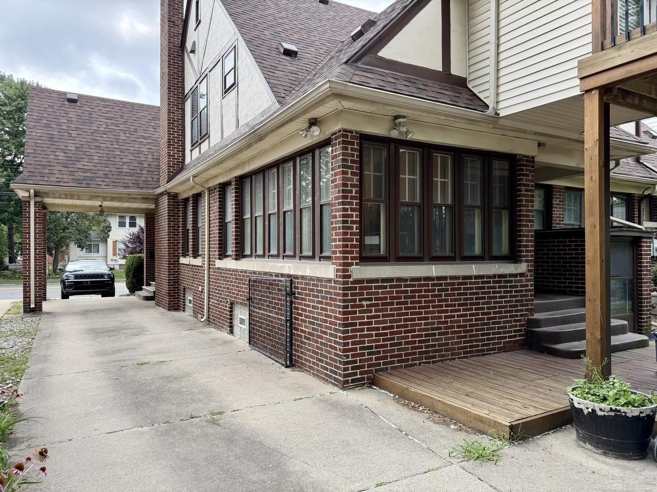 1622 Crooks Rd #1622 - Photo 6 of 30
