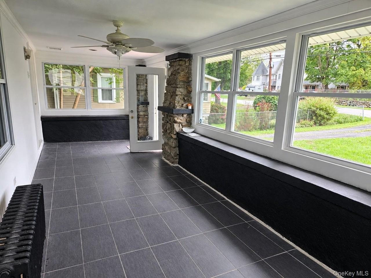 300A Lakeside Rd - Photo 2 of 19