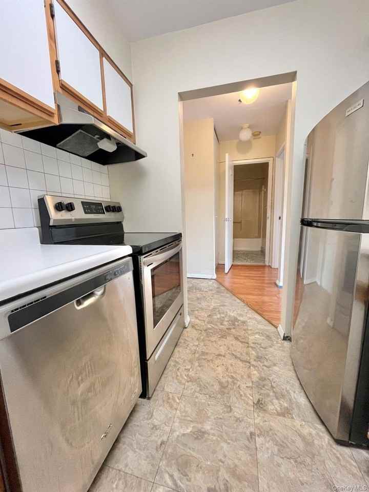 400 Mount Pleasant Ave #3E - Photo 7 of 16