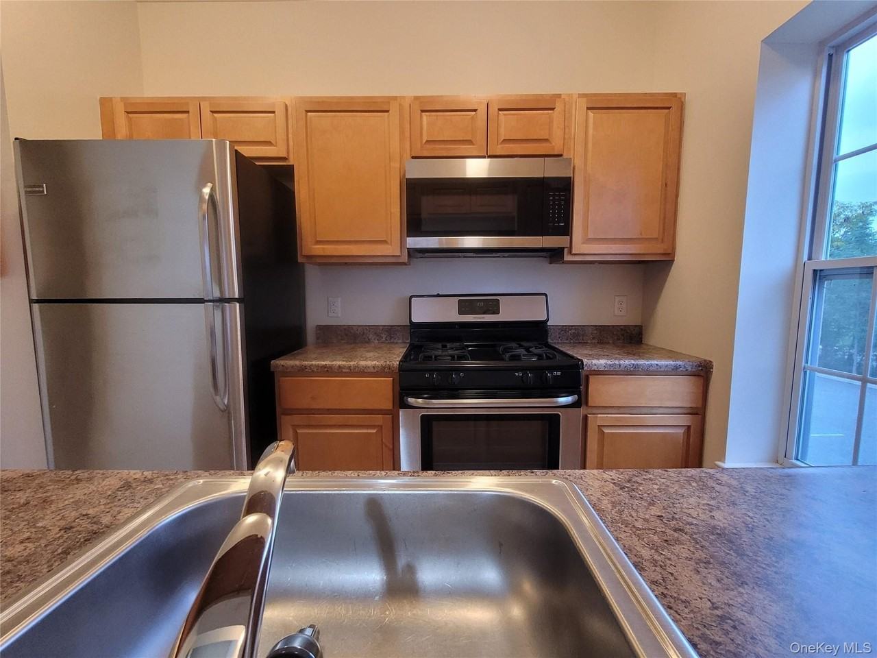 294 Ruth Ct - Photo 3 of 16
