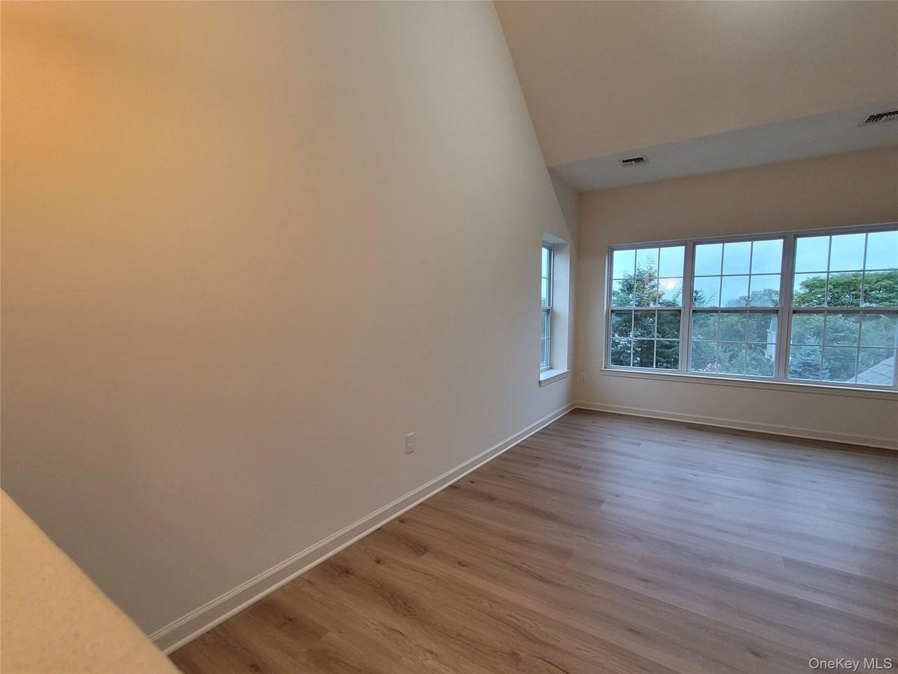 294 Ruth Ct - Photo 5 of 16