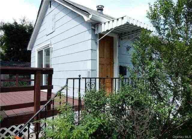 1 Birchwood Ave - Photo 2 of 7