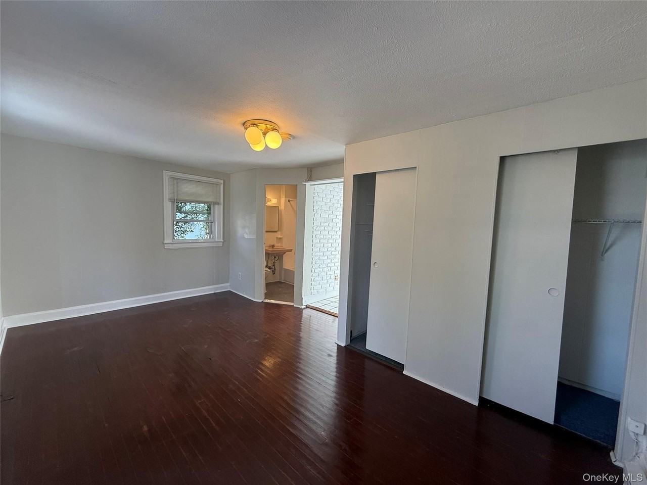 1 Birchwood Ave - Photo 4 of 7