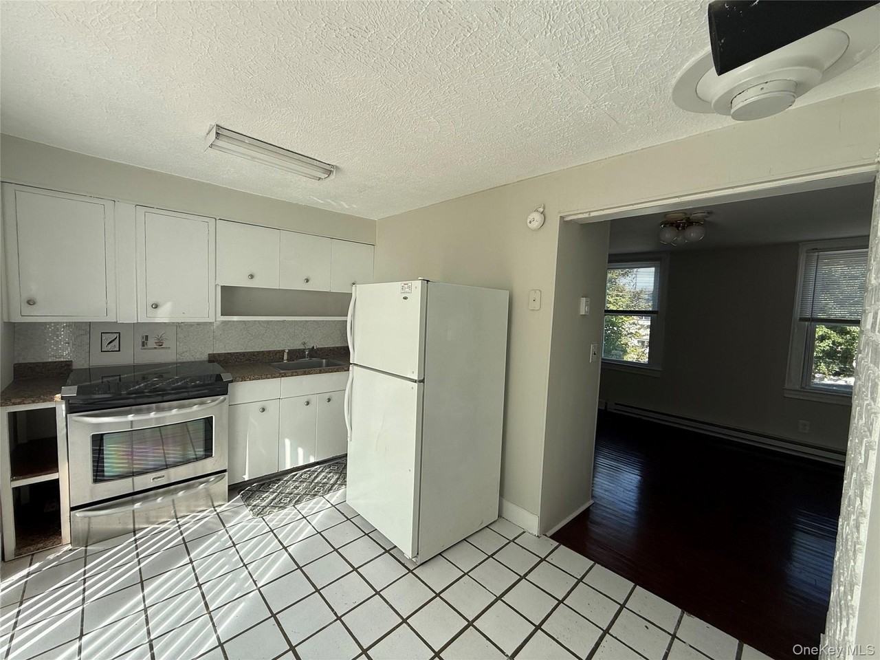 1 Birchwood Ave - Photo 5 of 7