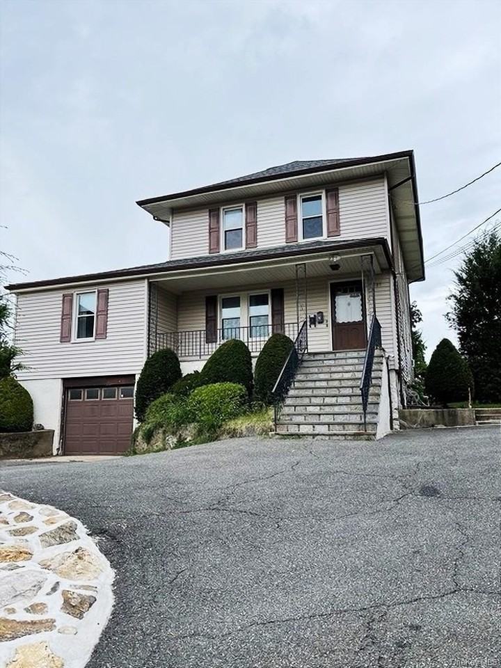 135 Wallace St - Photo 2 of 14