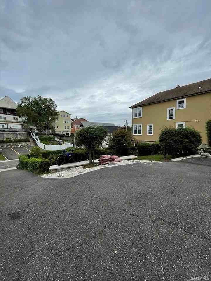 135 Wallace St - Photo 3 of 14