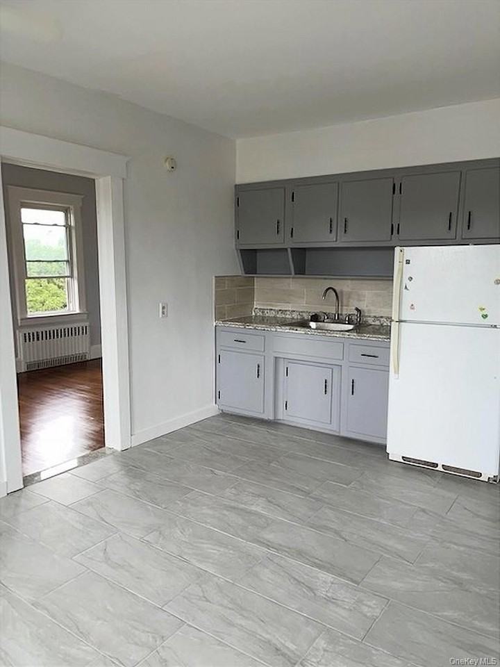 135 Wallace St - Photo 6 of 14