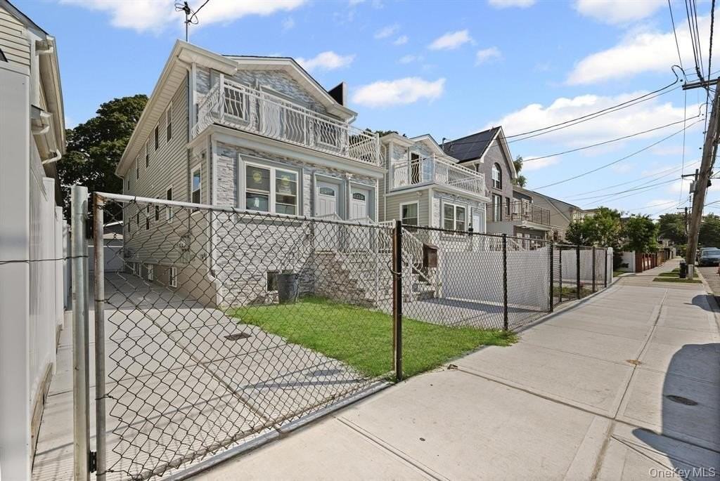 18821 118th Ave #1stFL - Photo 2 of 8