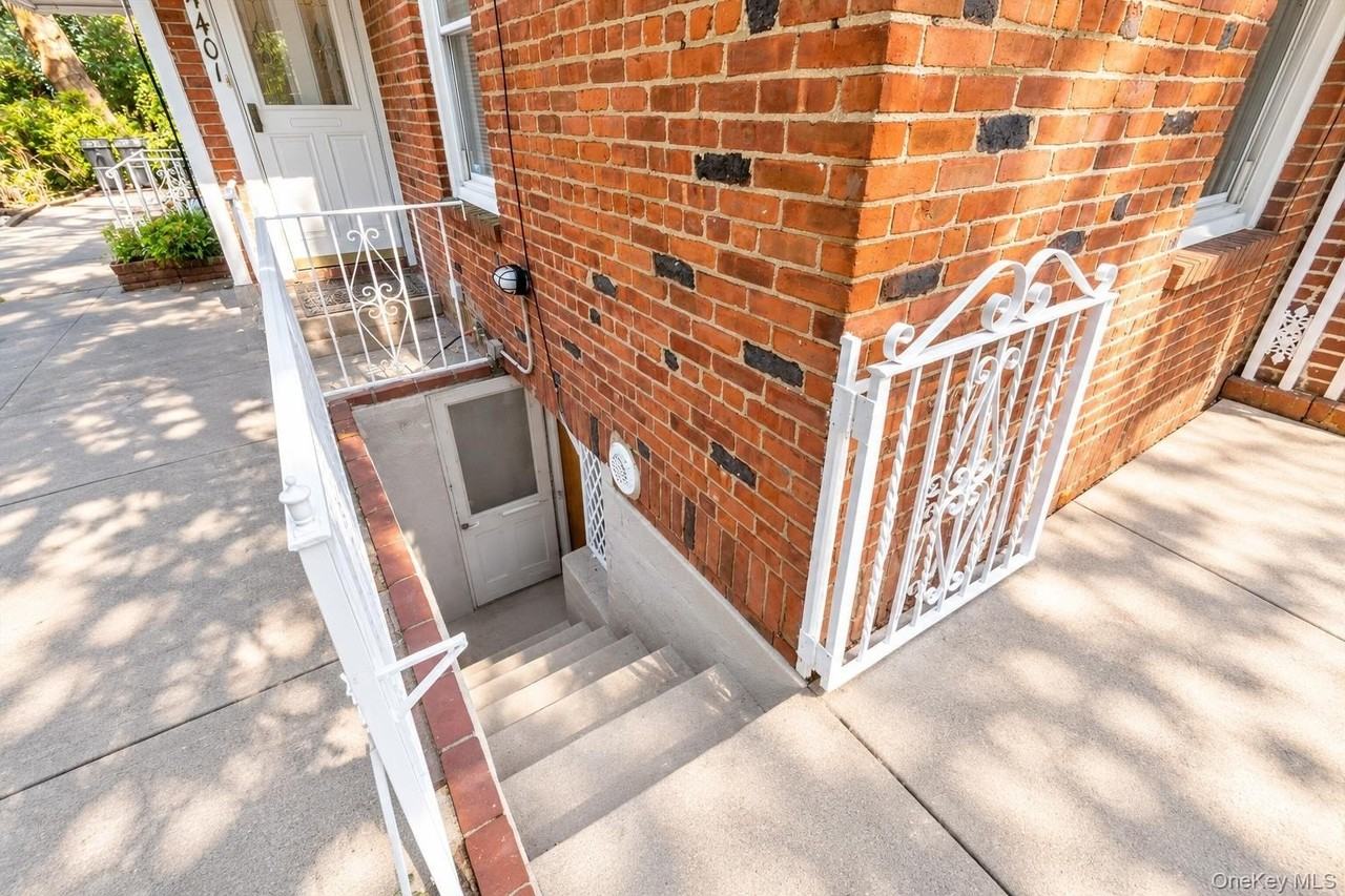 4401 Skillman Ave - Photo 2 of 34