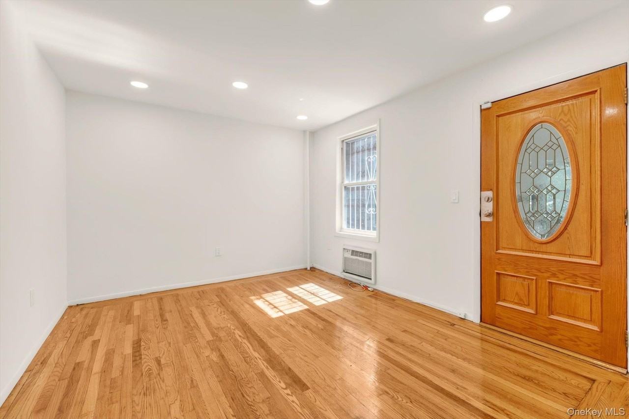 4401 Skillman Ave - Photo 7 of 34