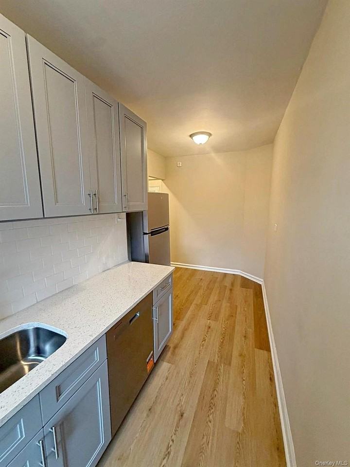 4115 45th St #6L - Photo 7 of 16
