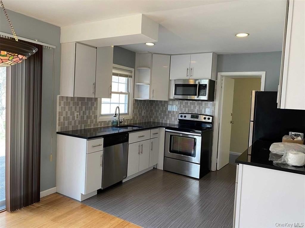 63 Hastings Dr - Photo 4 of 13