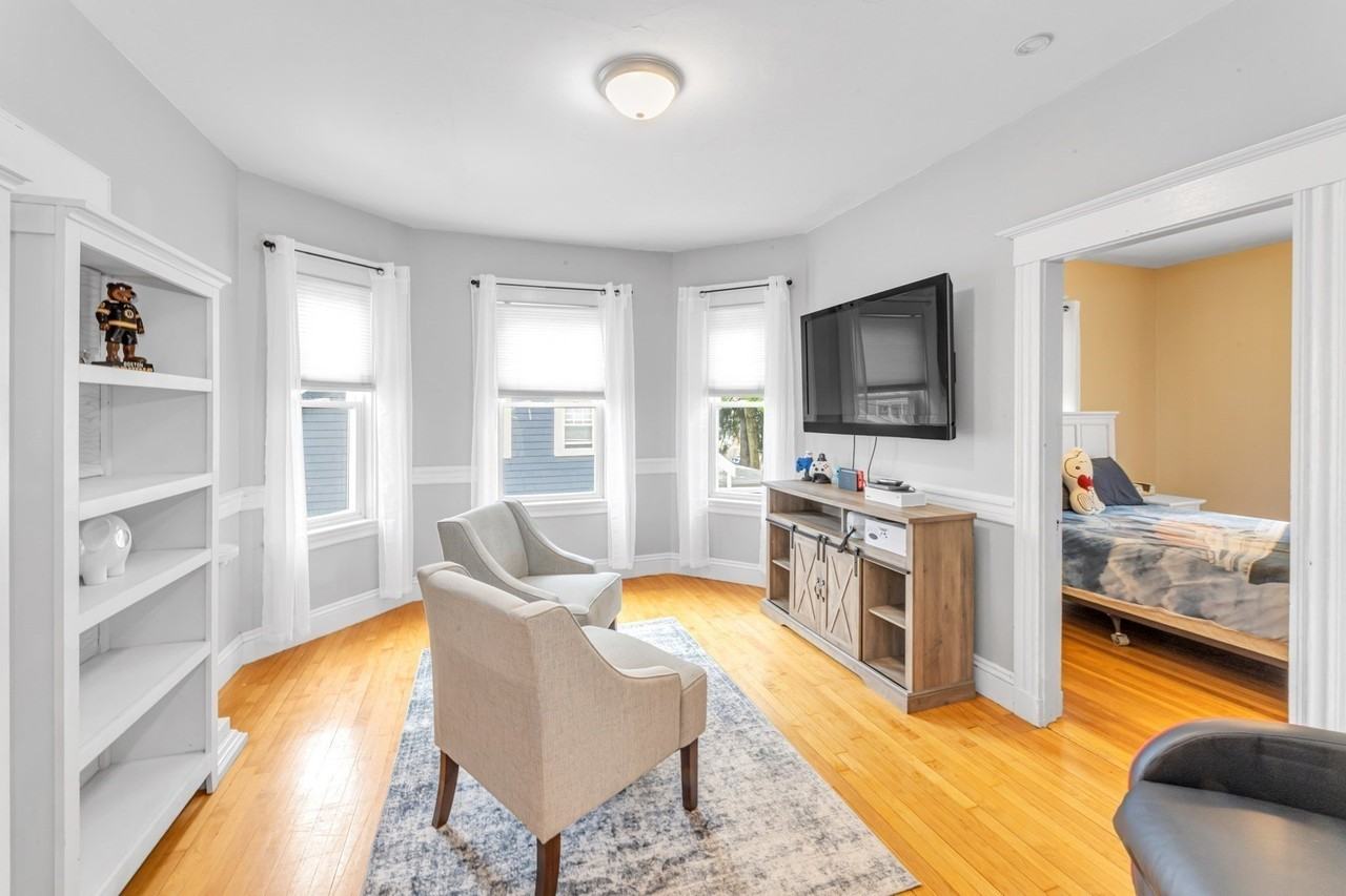87 Selwyn St #2 - Photo 3 of 14