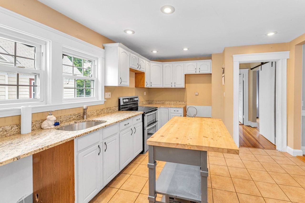 87 Selwyn St #2 - Photo 5 of 14