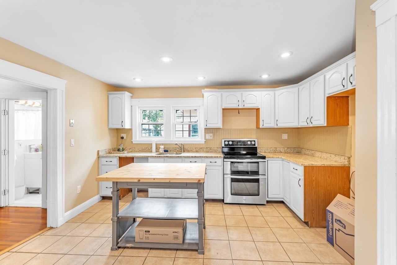 87 Selwyn St #2 - Photo 6 of 14