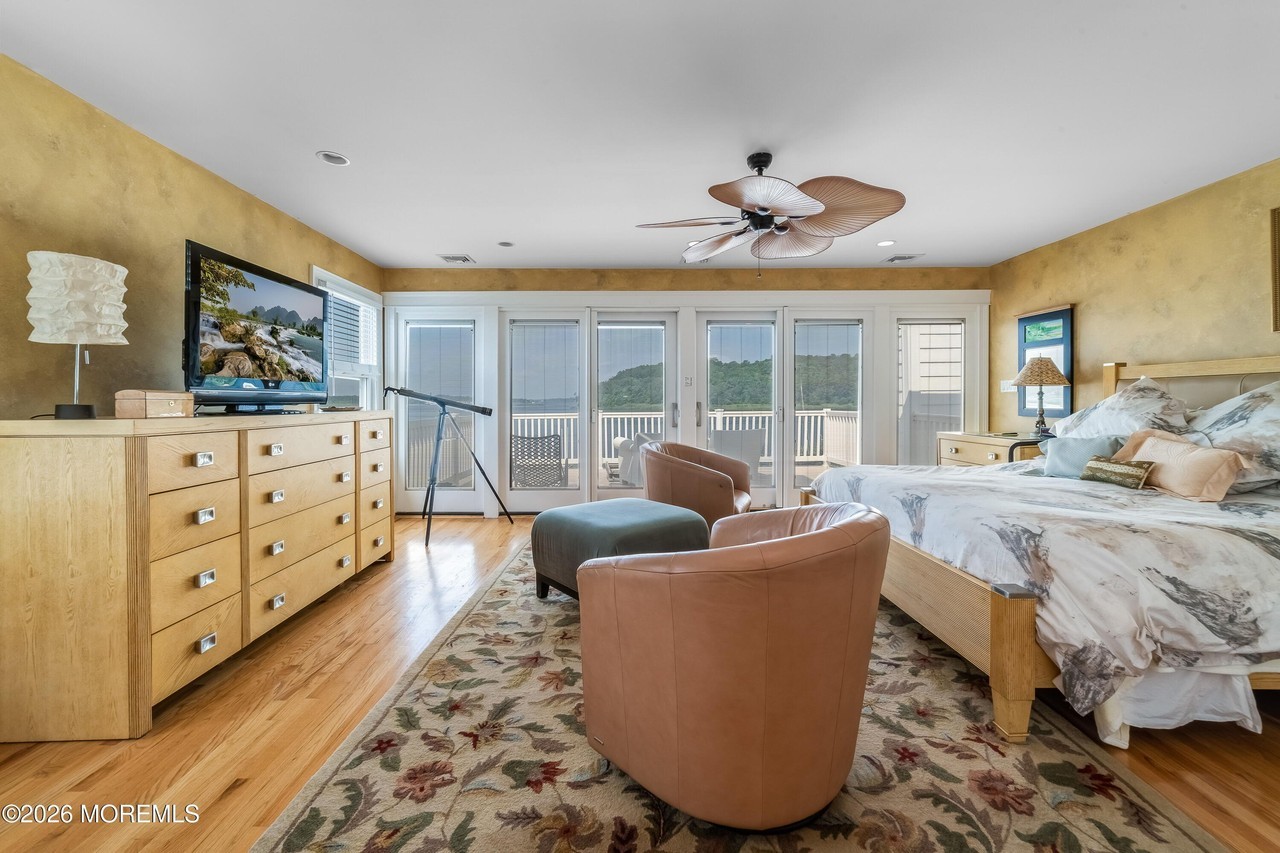 406 Ocean Ave - Photo 2 of 20