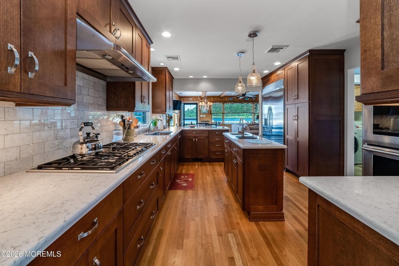 406 Ocean Ave - Photo 6 of 20