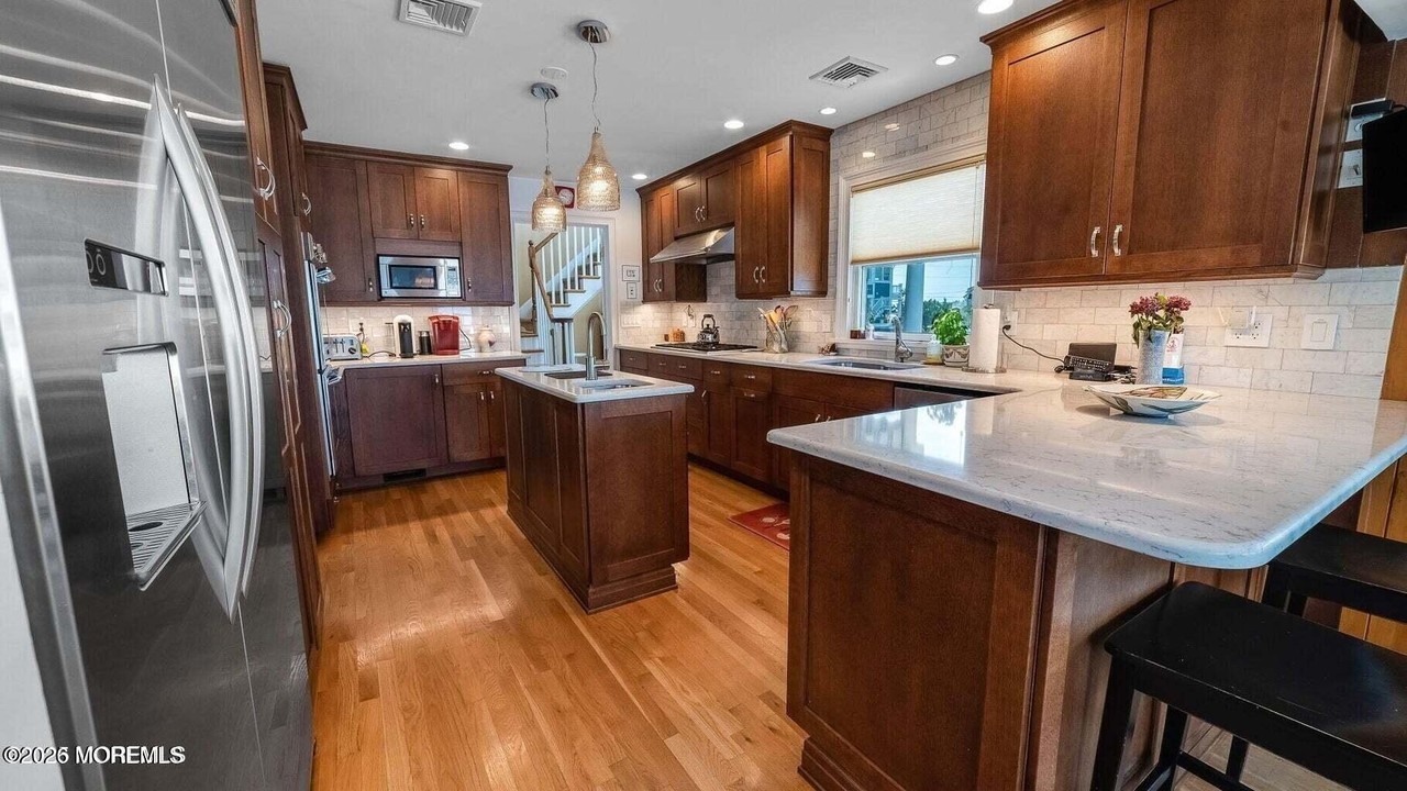 406 Ocean Ave - Photo 7 of 20