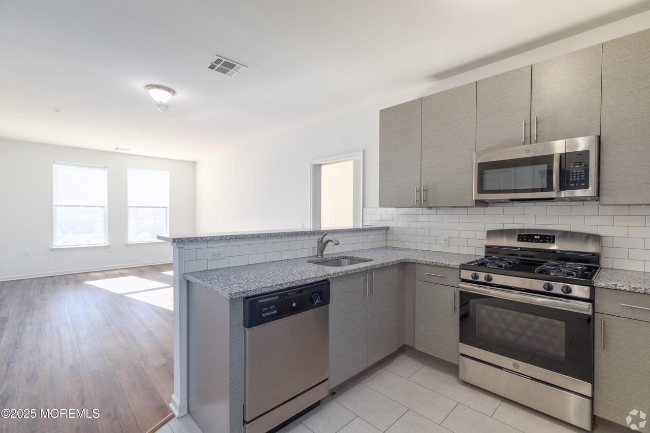 509 Memorial Dr - Photo 2 of 9