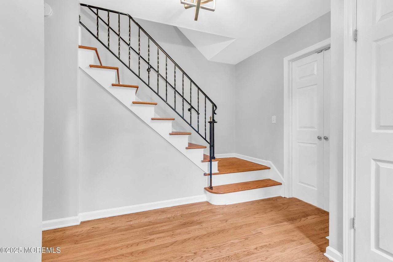 11 Pinewood Ave - Photo 6 of 39