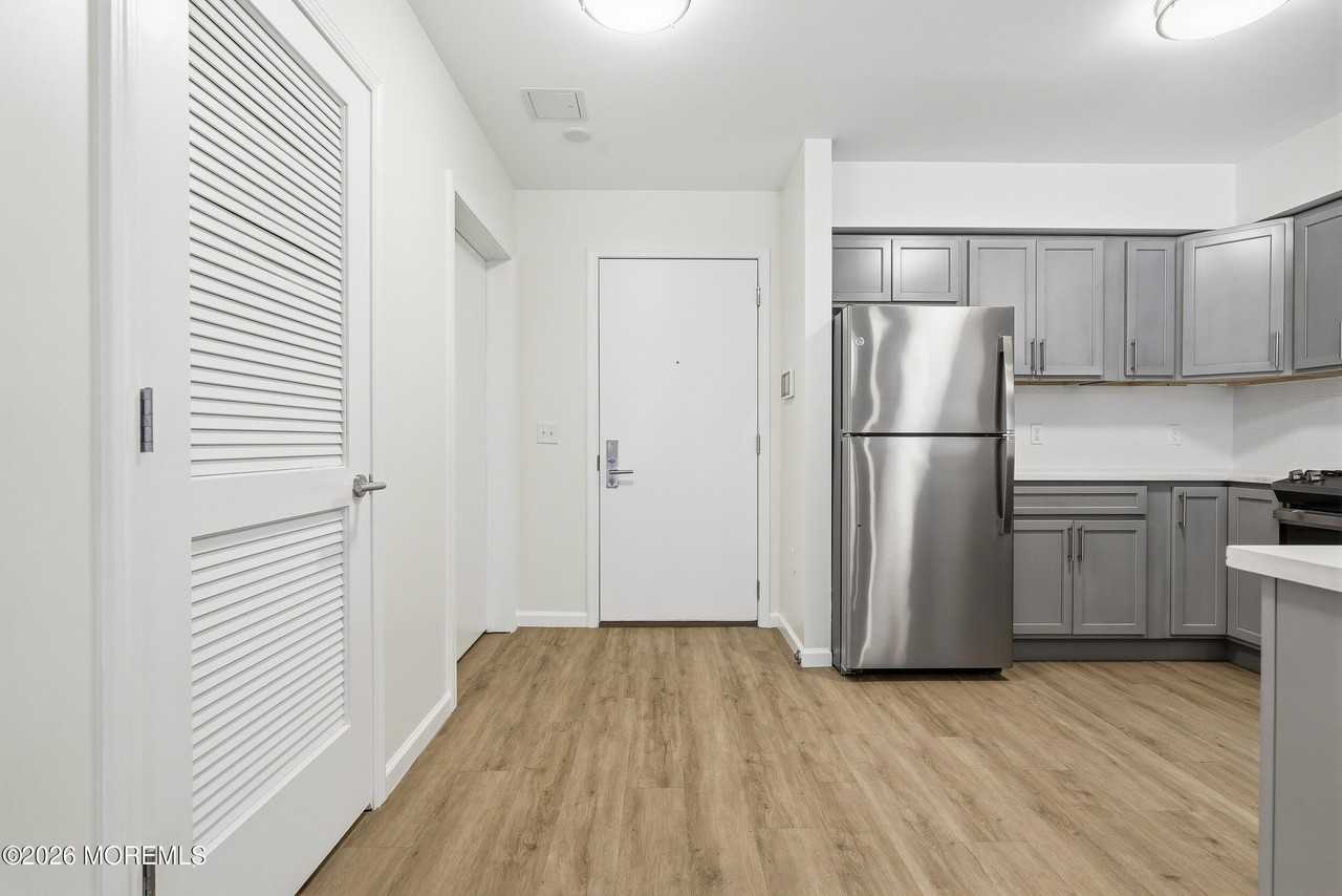 165 Pavilion Ave #405 - Photo 3 of 19