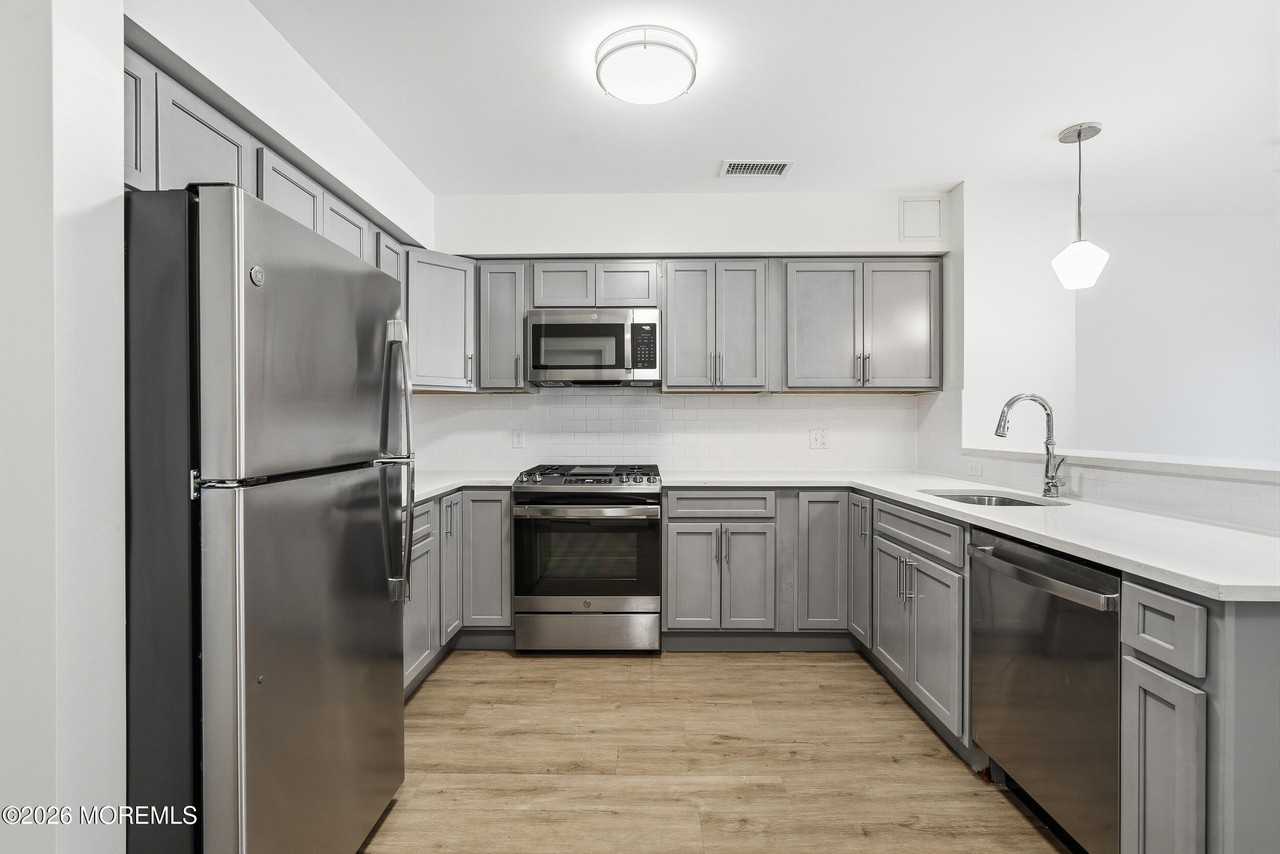 165 Pavilion Ave #405 - Photo 4 of 19