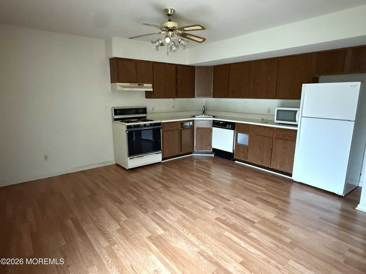 1114 Sawmill Rd #141 - Photo 7 of 8