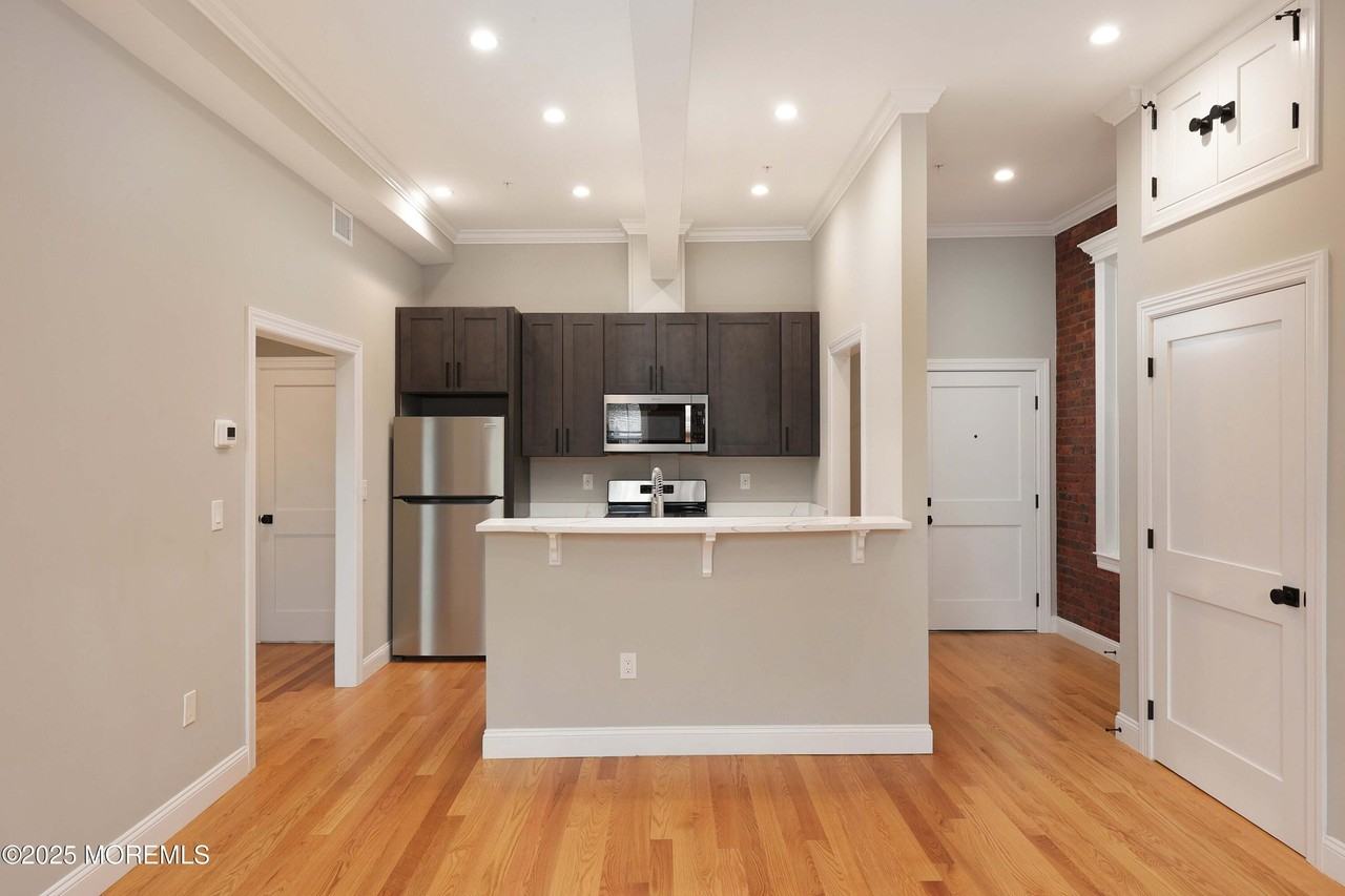 14 W Front St #2R - Photo 6 of 25