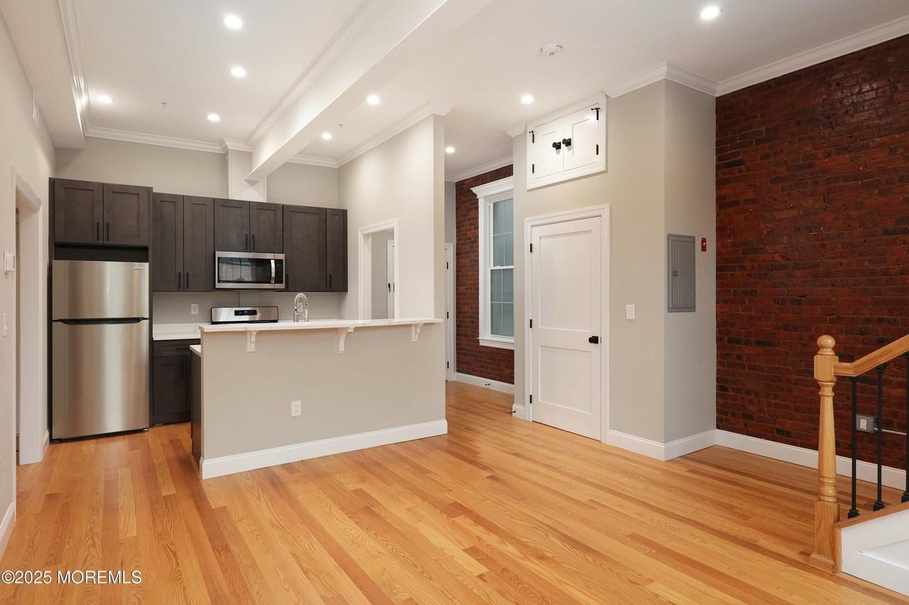 14 W Front St #2R - Photo 7 of 25