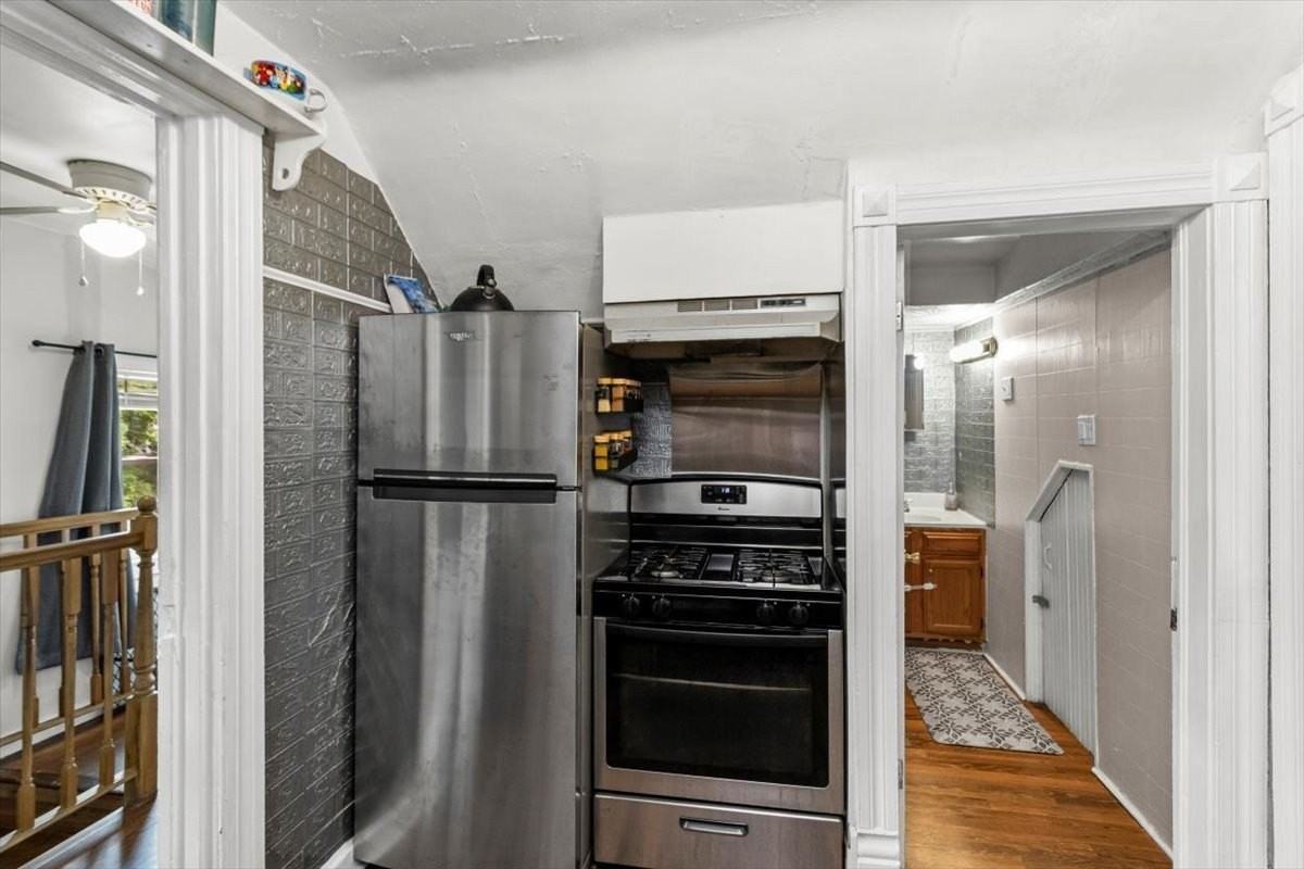 102 S Liberty St #3 - Photo 6 of 17