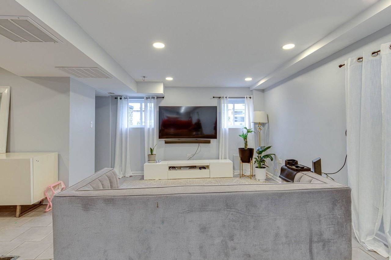 5225 W Melrose St #1R - Photo 5 of 26
