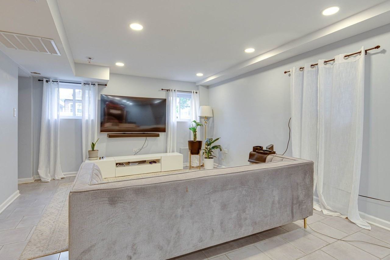 5225 W Melrose St #1R - Photo 6 of 26