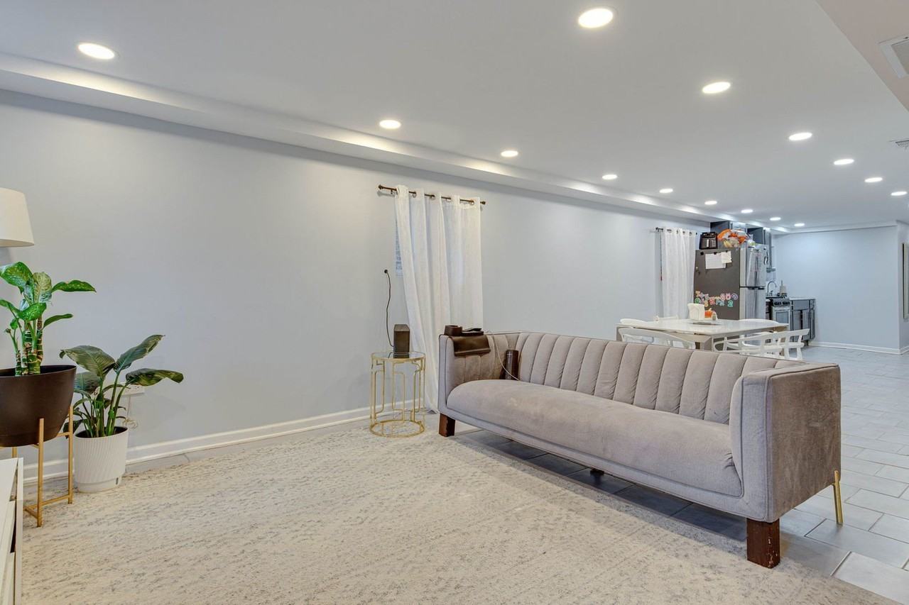 5225 W Melrose St #1R - Photo 7 of 26