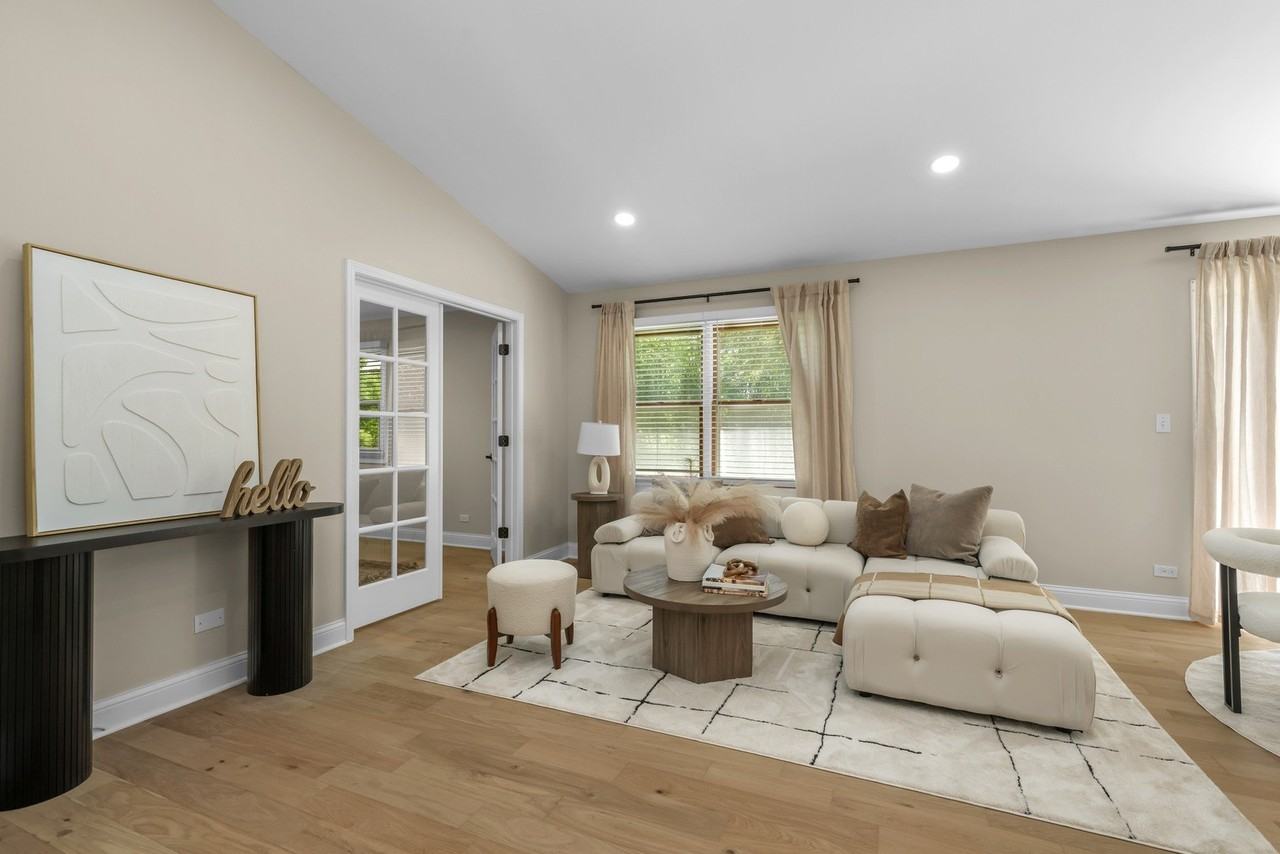752 N Brookdale Dr - Photo 4 of 31
