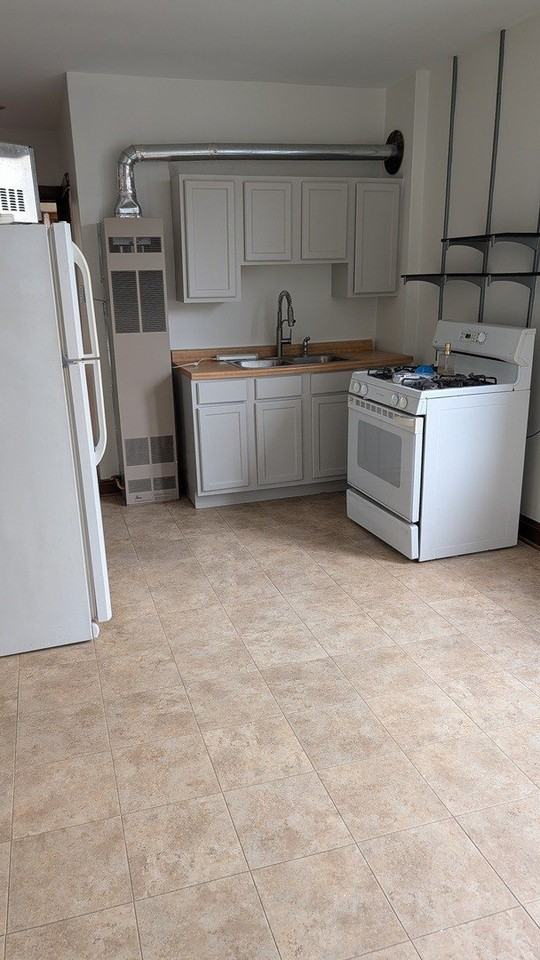2435 W Thomas St #3F - Photo 2 of 6