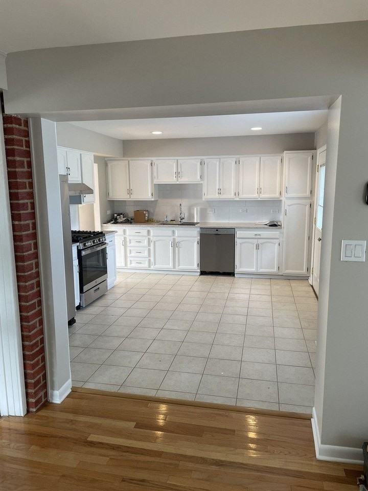 1087 Leahy Cir E - Photo 2 of 5