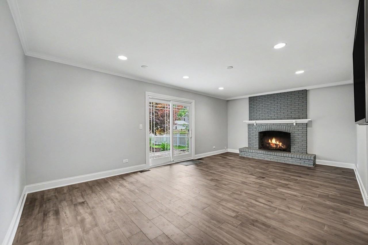 509 Ticonderoga Ln - Photo 4 of 29