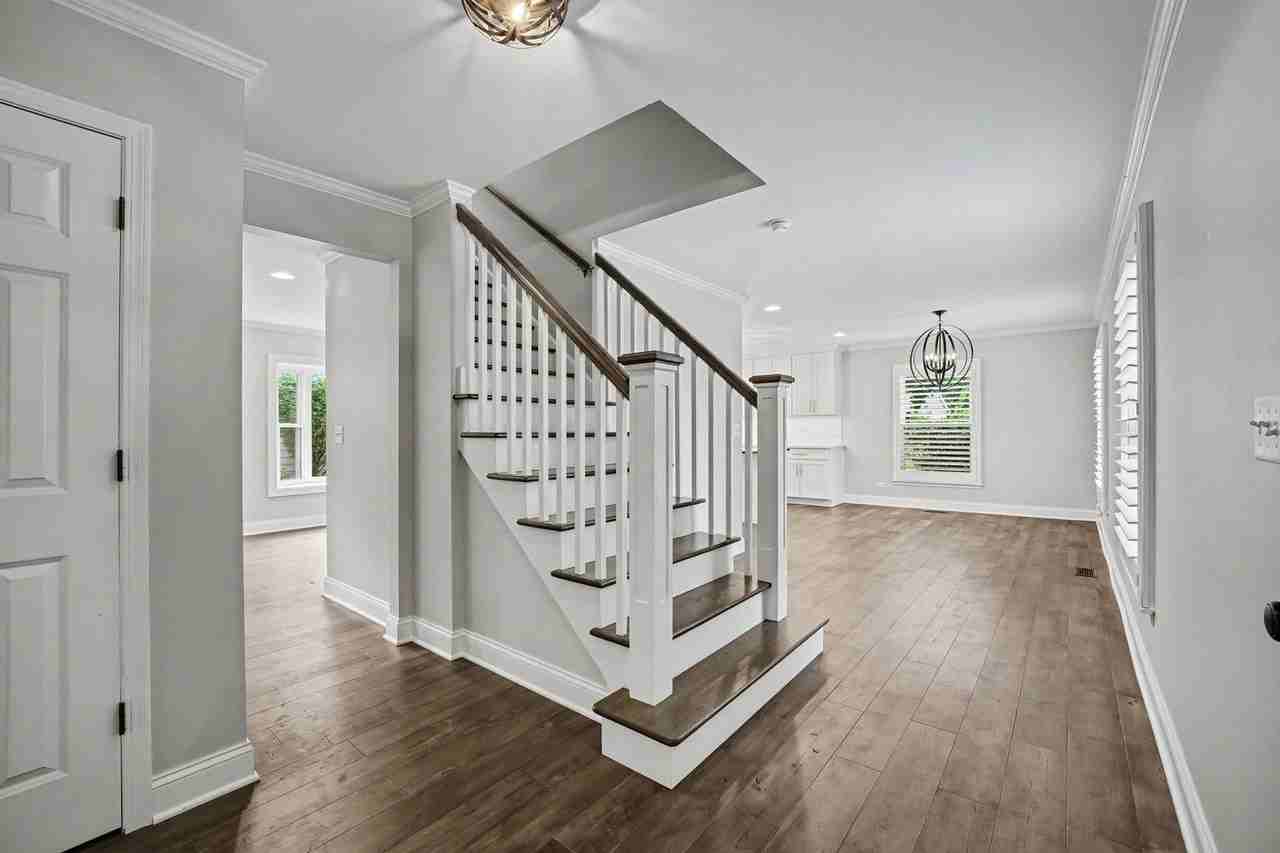 509 Ticonderoga Ln - Photo 6 of 29