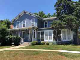 featured image of 404 Mountain St #2W