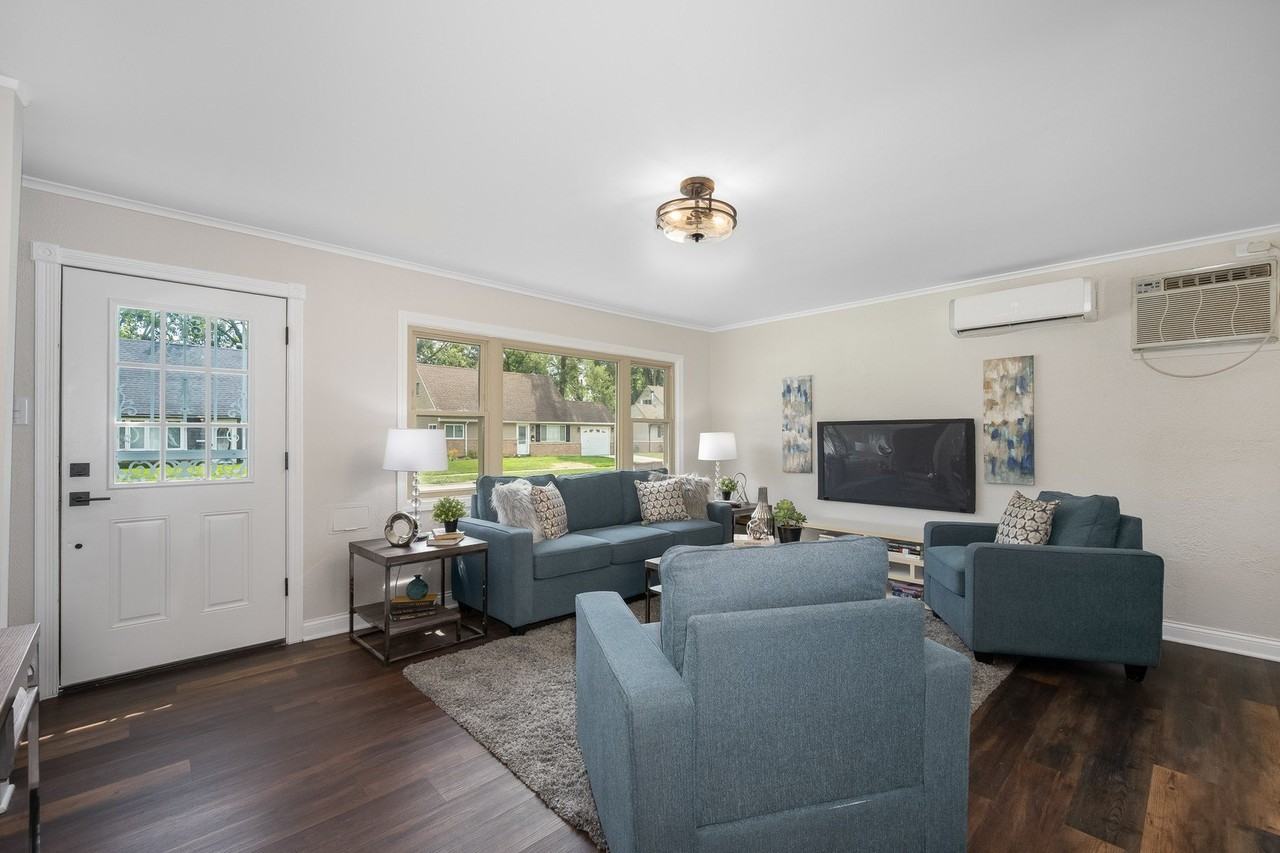 112 Walnut St - Photo 4 of 20
