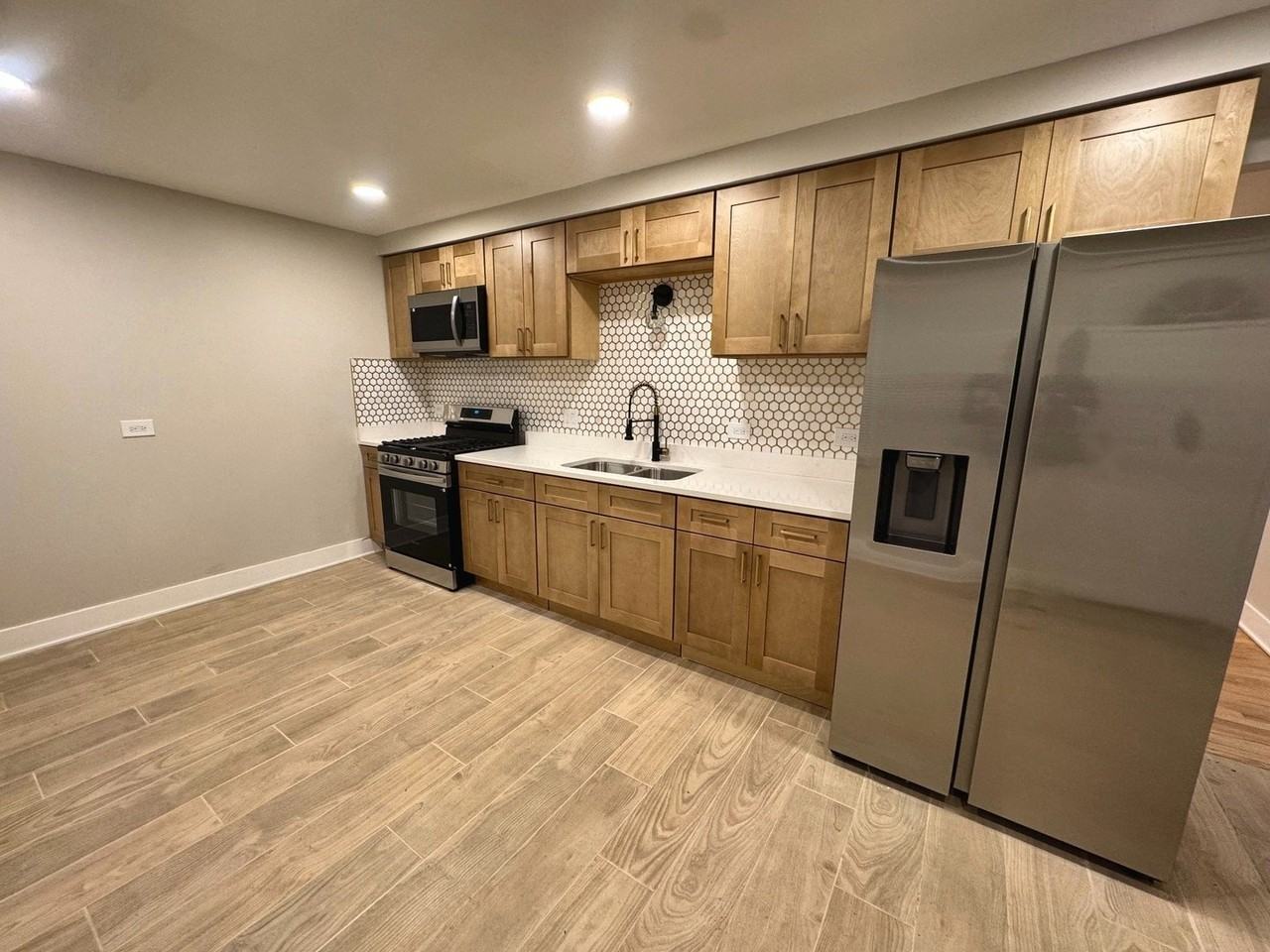 14635 Woodlawn Ave - Photo 4 of 20